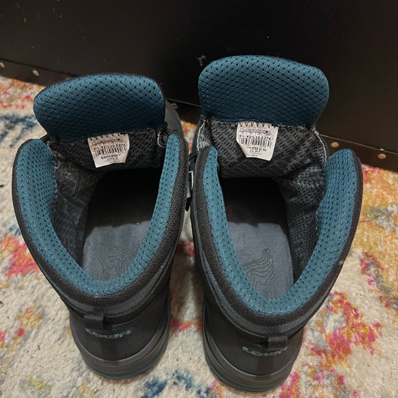 Lowa hiking boots - Picture 3 of 5